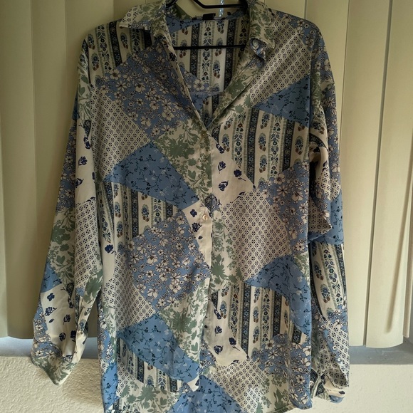 Forever 21 Tops - Long sleeve design cami
